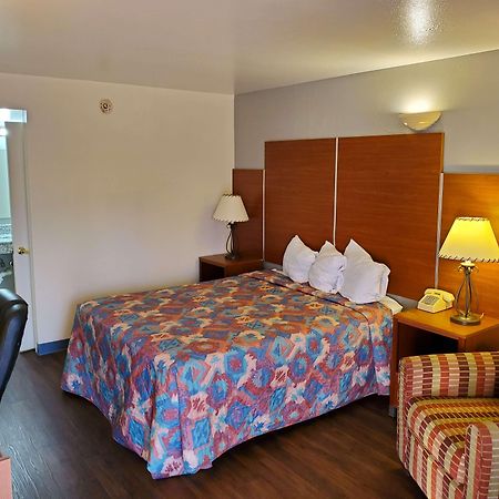 Travelodge By Wyndham Albuquerque West Exterior photo