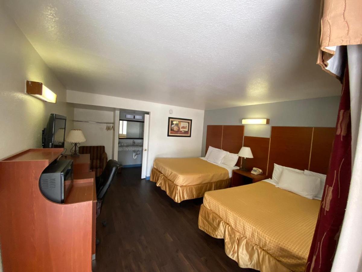 Travelodge By Wyndham Albuquerque West Exterior photo