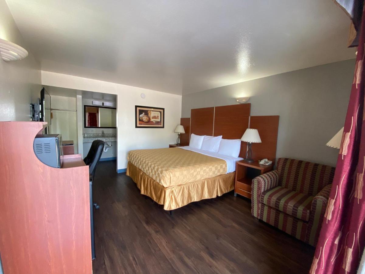 Travelodge By Wyndham Albuquerque West Exterior photo