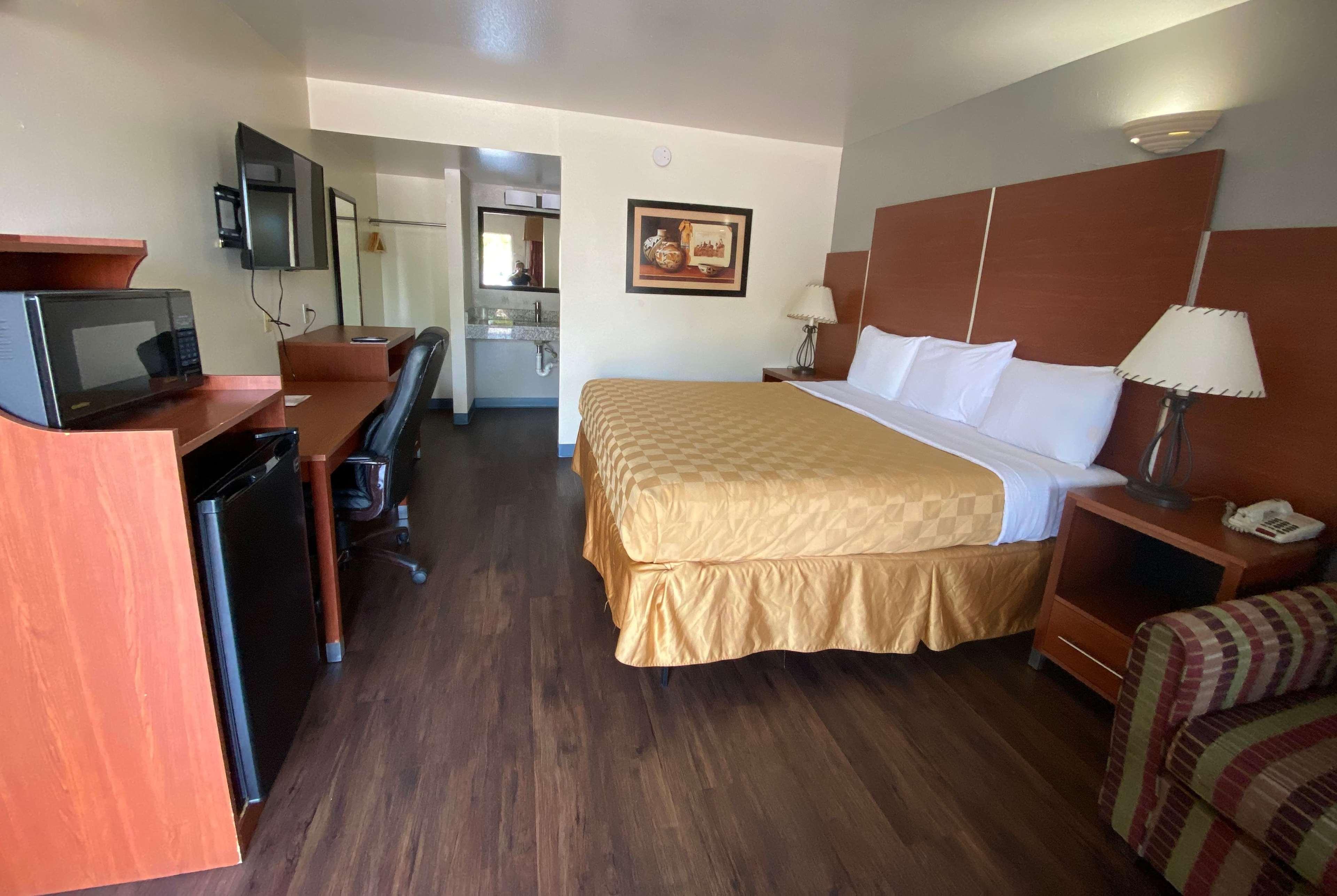 Travelodge By Wyndham Albuquerque West Exterior photo