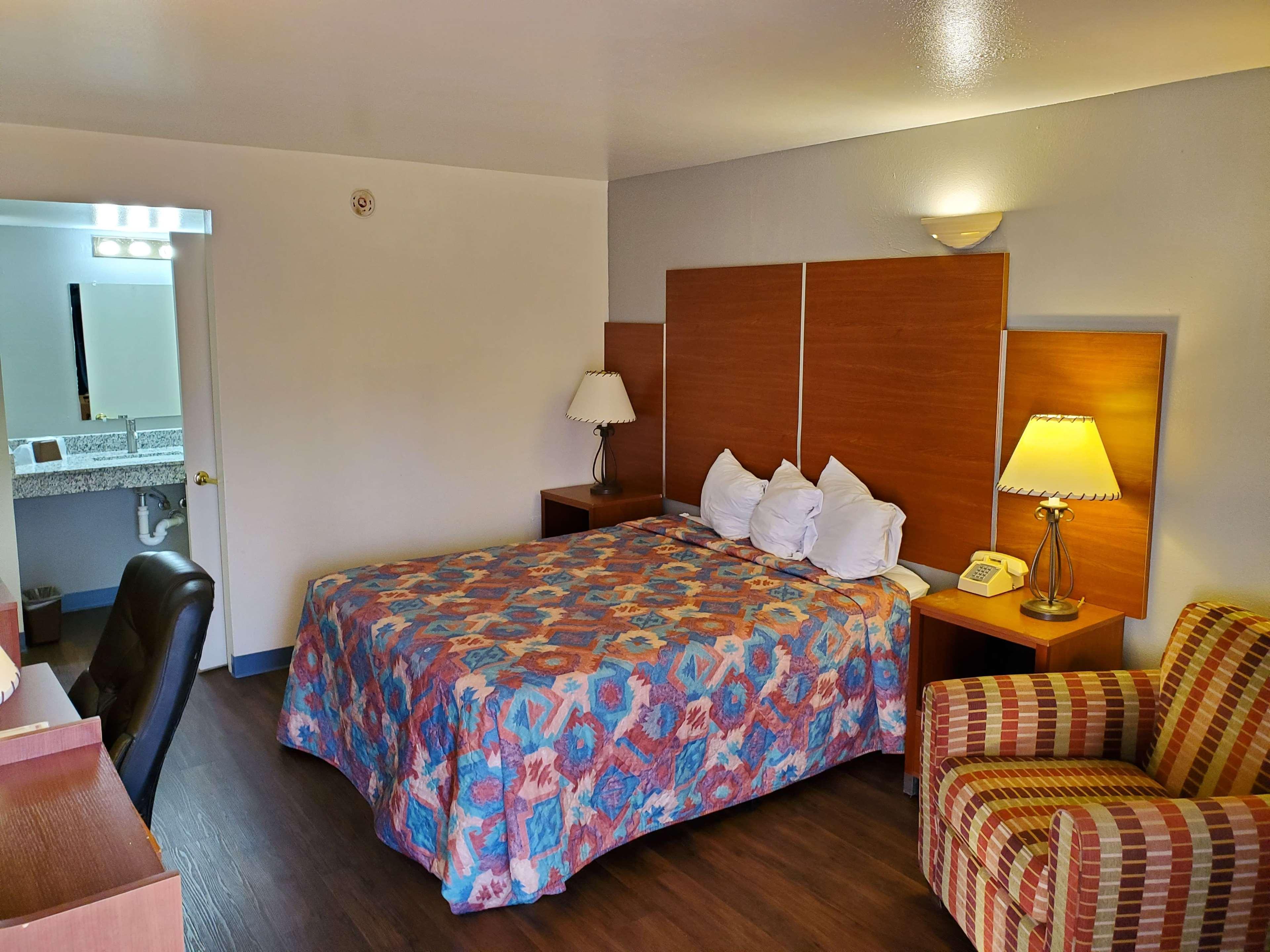 Travelodge By Wyndham Albuquerque West Exterior photo
