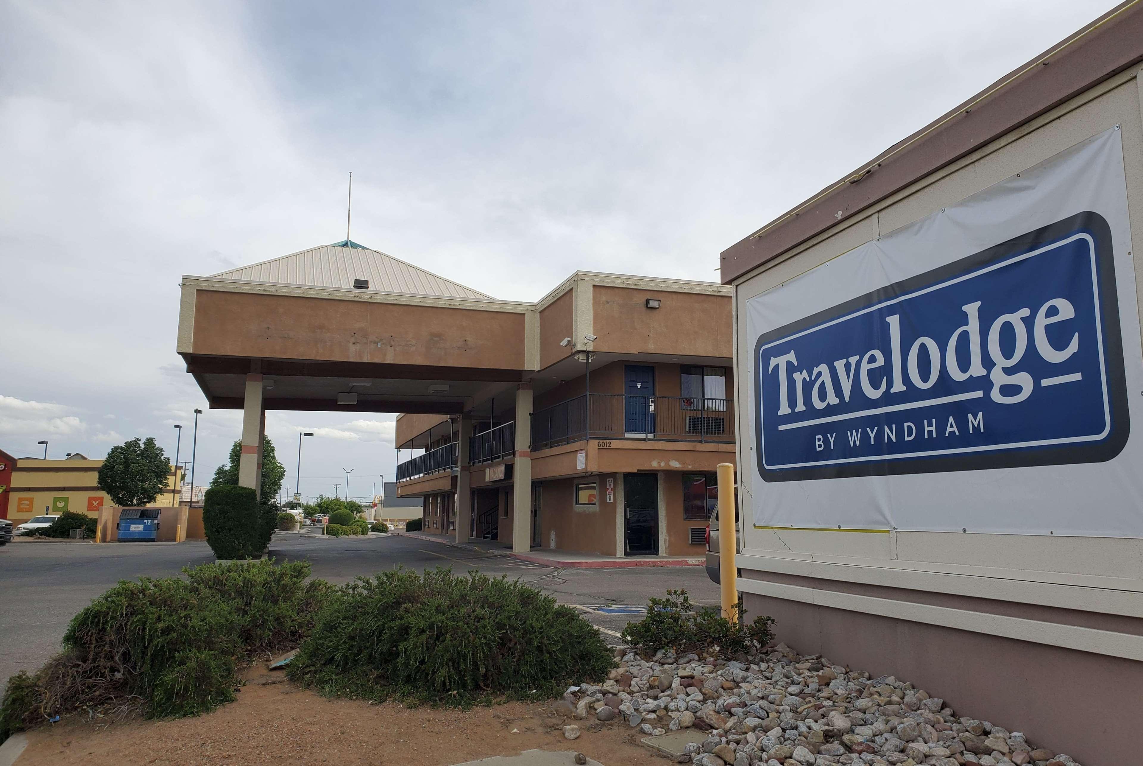 Travelodge By Wyndham Albuquerque West Exterior photo